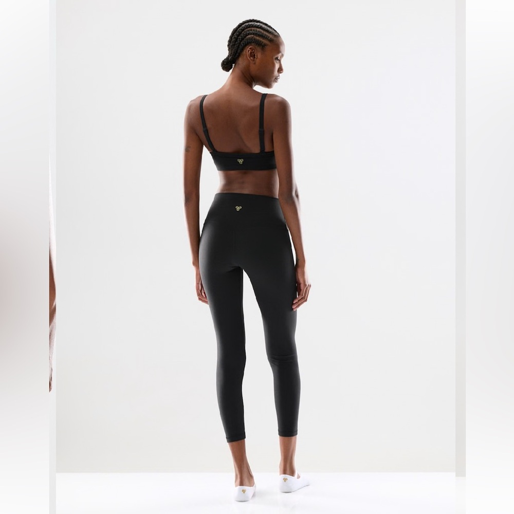 Aritzia TNA BUTTER Cheeky Hi-Rise Legging M